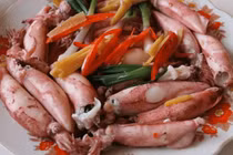 Thả thứ này vào hấp mực, món ăn hết sạch mùi tanh