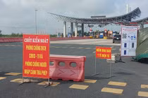 Trẻ em cũng phải có xét nghiệm âm tính khi cùng bố mẹ vào Quảng Ninh