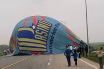 Thực hư việc khinh khí cầu Tuyên Quang bị rơi ngoài đường nhựa