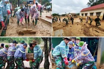 Công an lội bùn giúp dân dọn dẹp sau lũ