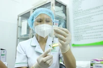 TPHCM: Tiêm vắc xin COVID-19 cho tất cả những người trên 18 tuổi