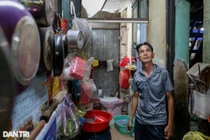 Rợn người cảnh dân sống trong chung cư sắp sập ở TPHCM