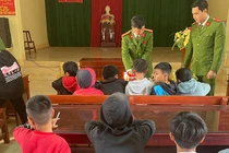 Triệu tập 17 học sinh chế tạo pháo nổ bán cho bạn học