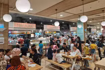 Trung tâm thương mại đông nghịt người dịp nghỉ lễ 30/4