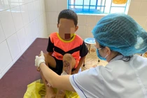 Sức khỏe cháu bé bị bố bạo hành ở Quảng Bình hiện ra sao?