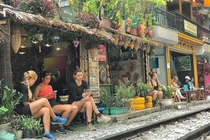 Toàn cảnh phố cafe đường Tàu ngày đầu bị rào chắn