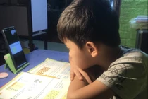 Trẻ em sang chấn tâm lý, nghiện điện thoại vì ở nhà lâu ngày