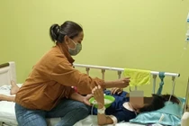 Cô gái nhảy lầu vì bị 'ép tiếp khách' trong quán karaoke ở Bình Dương lên tiếng