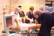 Nổ bình dầu, 1 người đàn ông bỏng toàn thân