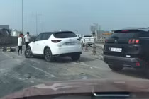 Tai nạn trên cầu Thanh Trì, đường vành đai 3 ùn tắc gần 10 km