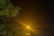 Hồ Tây đông nghịt người, đường phố tắc cứng dù gần nửa đêm