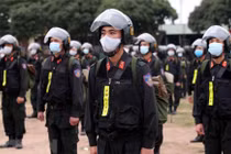 Cảnh sát cơ động được mang vũ khí, vật liệu nổ vào cảng hàng không