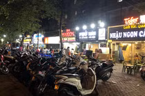 Sau hiệu ứng của ông Đoàn Ngọc Hải, vỉa hè Hà Nội lại bị lấn chiếm 