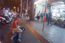 Video: Cảnh sát hình sự truy đuổi, bắt hai kẻ cướp ở trung tâm TP.HCM
