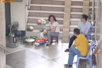 Dân nấu lẩu dưới đường hầm đi bộ nghìn tỷ ở Hà Nội