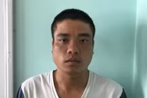 Khởi tố kẻ đâm tử vong lái xe ôm rồi mời bạn đi nhậu