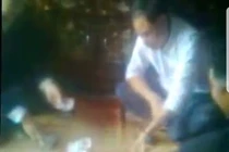 Thực hư clip lãnh đạo xã tại Mê Linh đánh bài ăn tiền trên chiếu bạc 