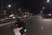 Video: Truy tìm hai “quái xế” bốc đầu xe trên cầu Rồng - Đà Nẵng