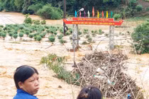 Lạng Sơn: Mưa lớn biến phố thành sông, 1 người tử vong