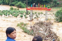 Lạng Sơn: Mưa lớn biến phố thành sông, 1 người tử vong