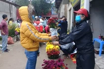 Người dân đi chợ Tết thế nào giữa dịch COVID-19 