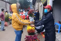 Người dân đi chợ Tết thế nào giữa dịch COVID-19 