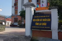 Tin nóng ngày 25/6: “Trảm” hàng loạt cán bộ Viện KSND tỉnh vì đánh bạc