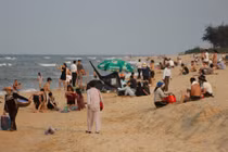 Nhảy xuống biển cứu 3 bạn nữ, thanh niên tử vong do đuối nước