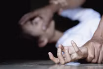 Khi con gái vợ thành "mồi nhậu" của những gã cha dượng vô nhân tính 