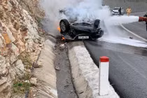 Xe lật trên đường đi chùa Yên Tử, 1 người chết tại chỗ