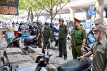Phường Hạ Đình ra quân lập lại trật tự đô thị sau phản ánh