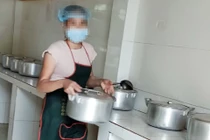 Hơn 300 học sinh bị Hiệu trưởng lạm thu, cắt xén suất ăn 