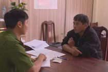 Bắt kẻ đánh CSGT khi kiểm tra nồng độ cồn