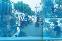 Video: Cả tuyến phố tắc vì người đàn ông say rượu dắt xe dựng giữa đường