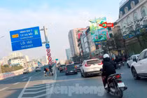 Không ánh đèn, lái xe căng mắt ‘mò mẫm’ trên tuyến đường nghìn tỷ ở Hà Nội