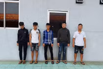 Triệu tập 10 đối tượng đánh học sinh gãy sống mũi, đâm thủng bụng