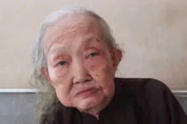 Lão bà bà Việt yêu tóc như báu vật, cả đời không cắt, không gội