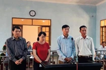 Chánh văn phòng huyện cùng thuộc cấp hầu toà vì thiếu trách nhiệm trong công tác