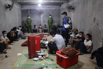 Vĩnh Phúc: Bắt 27 đối tượng đánh bạc dưới hầm bí mật 