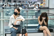 Du khách đợi 5 tiếng chưa thể bay trước ngày nghỉ lễ 30/4