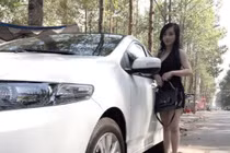 Vợ Lê Dương Bảo Lâm bán nước mía 5K, dám mua xế trả góp