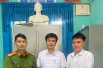 Quảng Bình: Cán bộ xã trao trả gần 60 triệu cho du khách bỏ quên