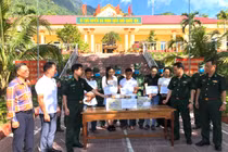 Bắt vụ vận chuyển ma tuý xuyên quốc gia thu giữ 100 bánh heroin