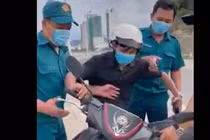 Phó chủ tịch phường cho giữ xe người đi mua bánh mì, nói 'không phải thực phẩm thiết yếu'