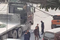 Chở chị đi khám thai, cô gái 17 tuổi bị xe tải đâm tử vong