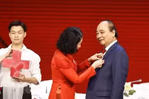 Bà Bùi Thị Hòa giữ chức Chủ tịch Hội Chữ thập đỏ Việt Nam 