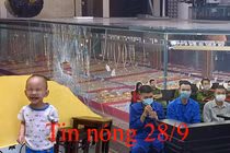 Tin nóng 28/9: Bé trai 2 tuổi bị bỏ lại trên phố Hà Nội lúc rạng sáng