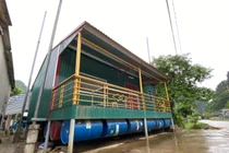 Độc đáo những ngôi nhà phao nơi vùng “rốn lũ” Quảng Bình
