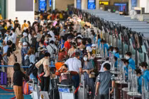  “Toát mồ hôi” khi đi du lịch mùa hè