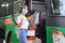 Nghìn người về quê từ vùng dịch, các tỉnh phòng COVID-19 thế nào?